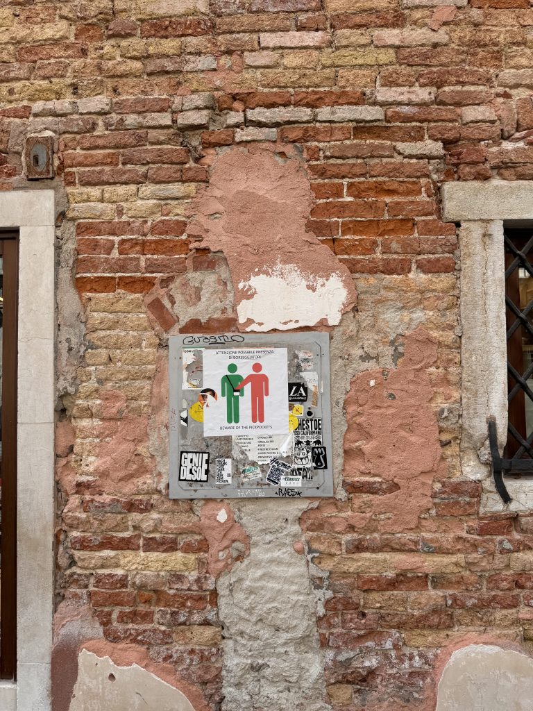 Diebstahl ist zum Kotzen Venedig 2024